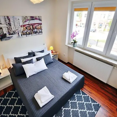 شقة 3-room With Balcony, Close To The