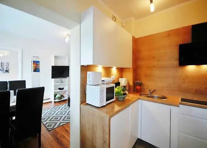 3-room With Balcony, Close To The * ウストロニエ・モルスキエ